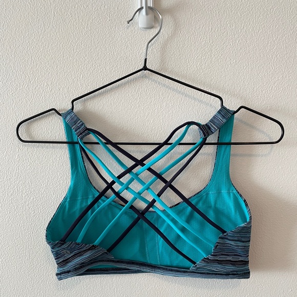 Lululemon Free To Be Bra *Wild
Space Dye Twist Naval Blue Peacock Blue & Black. - Picture 6 of 6